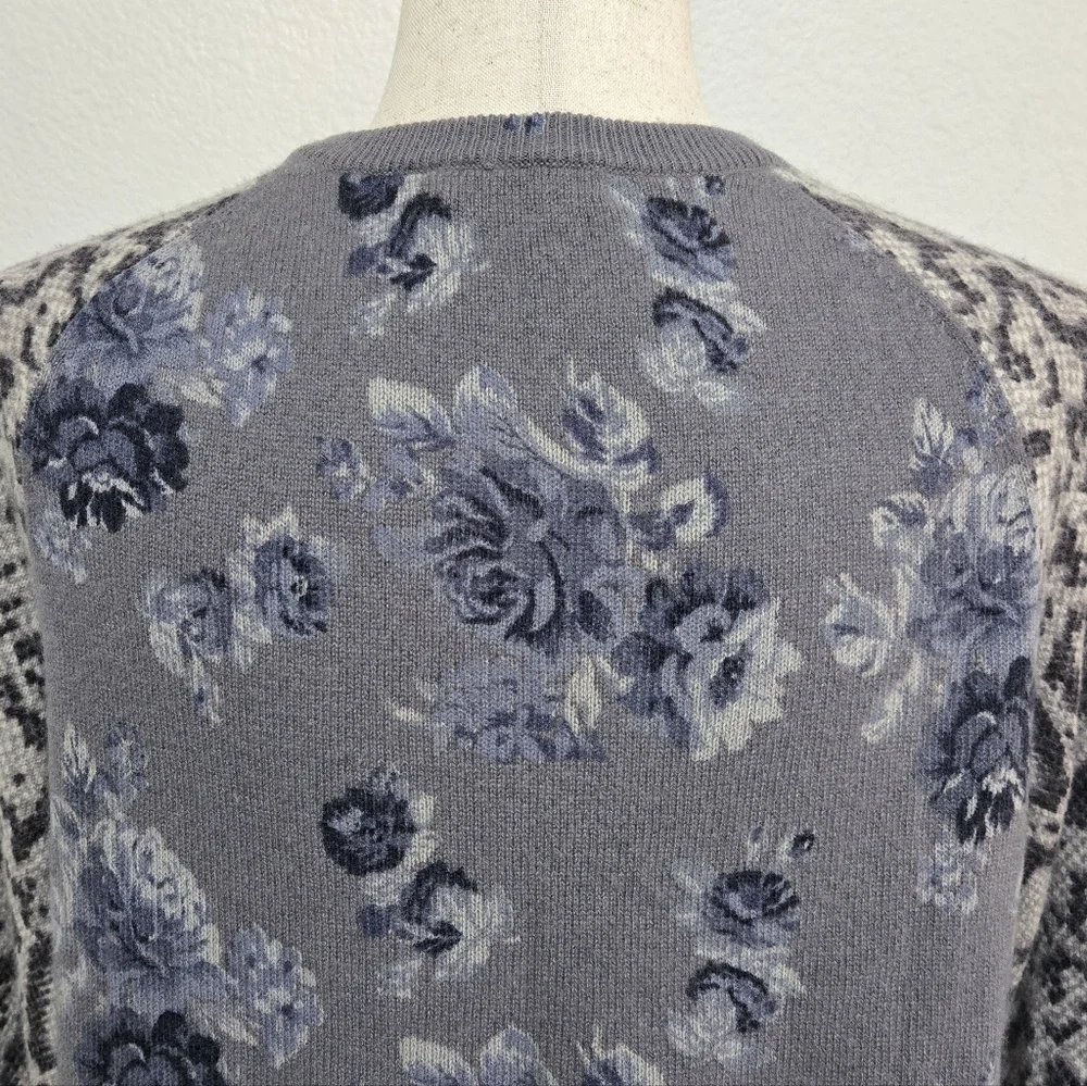 EQUIPMENT FEMME 100% Cashmere Gray Blue Floral Sweater Snake Print Sleeves Large - Picture 6 of 16